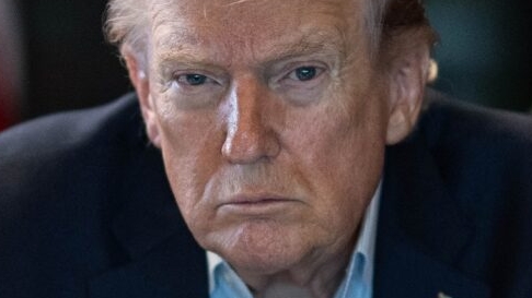 Trump noemt NAVO-bondgenoten ‘lafaards’ om houding in Iran-conflict