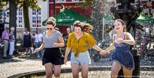© credits onbekend Enorm temperatuurverschil: morgen bijna 40 graden in Limburg, minder dan 17 graden op de Wadden © credits onbekend Enorm temperatuurverschil: morgen bijna 40 graden in Limburg, minder dan 17 graden op de Wadden