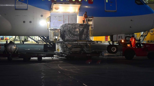 De Amerikaanse hulpgoederen bestemd voor Venezuela kwamen gisteravond aan op Curaçao NOS | DICK DRAYER De Amerikaanse hulpgoederen bestemd voor Venezuela kwamen gisteravond aan op Curaçao NOS | DICK DRAYER