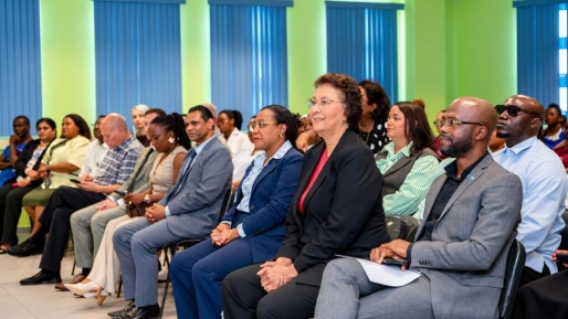 Simons wil dat Nederland meebetaalt aan opleiding Surinaamse verpleegkundigen