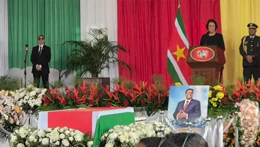 Nationale en internationale eerbetonen bij afscheid Chan Santokhi