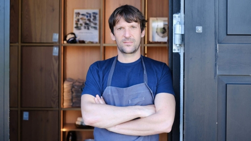 Chef Deens sterrenrestaurant Noma ging te ver tegen personeel: “Uitgescholden, geslagen en geprikt met keukengerei”