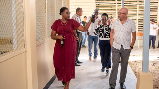 Currie: 100 nieuwe lokalen en renovatie 35 scholen voor nieuw schooljaar