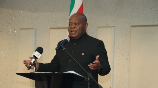 Minister Bee zet hervorming ambtenarenapparaat voort: “Wie niet werkt, wordt geschrapt”