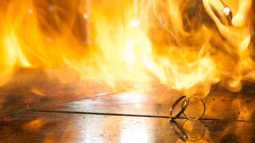 Visserswoning ontsnapt aan grote brand; verdachte aangehouden na brandstichting
