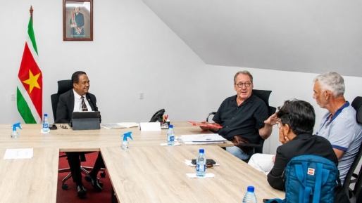 Pilot met shuttlebussen moet verkeersdruk in Paramaribo verminderen