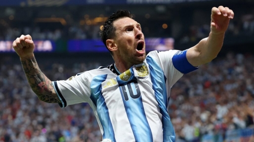 Messi leidt Argentinië met late comeback langs Egypte naar kwartfinale WK