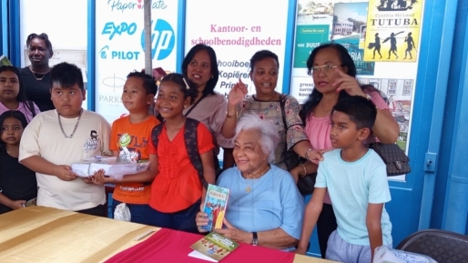 Cynthia McLeod presenteert opnieuw kinderboek Toen het vakantie was