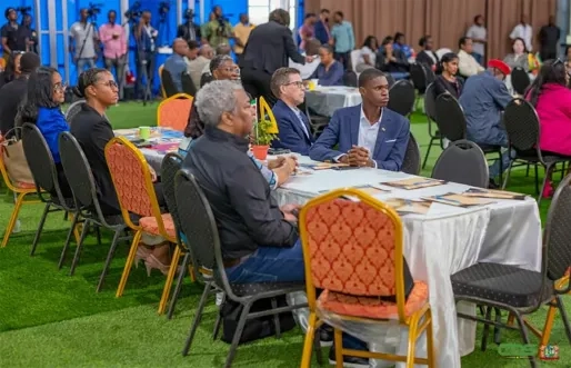 'Srefidenki moet Suriname opnieuw leren vooruitdenken'