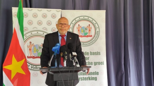 Minister Currie: “Onderwijskwaliteit moet overal in Suriname gelijk zijn”
