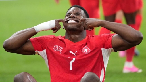 Zwitserland schakelt Algerije uit en bereikt achtste finales WK