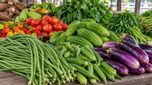 Inflatie daalt, maar boodschappen blijven peperduur: groenten en fruit 35,7 procent duurder