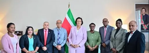 President installeert nieuwe Deviezencommissie voor versterking economisch beleid