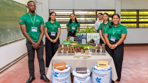 Van rijstkaf tot zaailingpot: Surinaamse studenten op wereldpodium