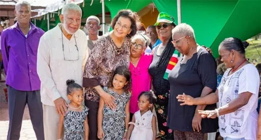 Simons eert ouderen tijdens Bigi Sma Dey: Generaties moeten elkaar blijven dragen