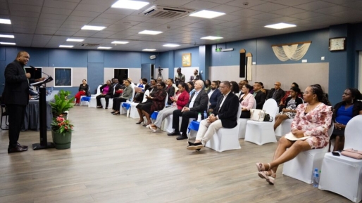 Bouva: economische diplomatie moet investeringen en banen naar Suriname brengen