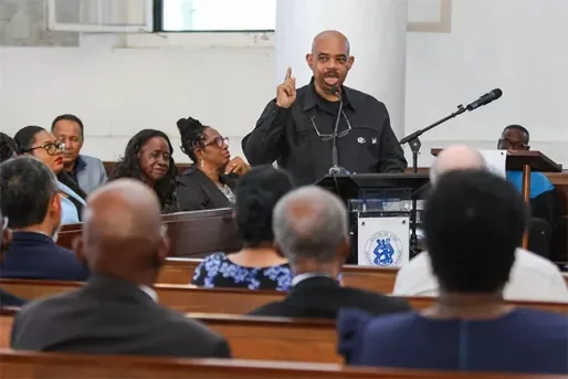 AdeKUS eert statistiekpionier Iwan Sno met eredoctoraat