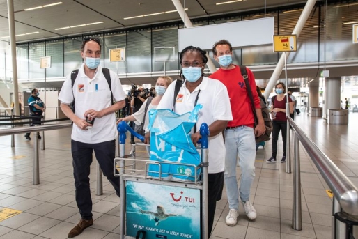 Deelnemers aan de missie vlak voor het vertrek vanaf luchthaven Schiphol.BEELD DINGENA MOL/ANP Deelnemers aan de missie vlak voor het vertrek vanaf luchthaven Schiphol.BEELD DINGENA MOL/ANP