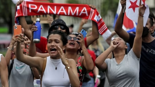 Demonstrators walk to the residence of president Laurentino Cortizo in Panama City, Panama, on July 14 2022 © Bienvenido Velasco/EPA/Shutterstock Demonstrators walk to the residence of president Laurentino Cortizo in Panama City, Panama, on July 14 2022 © Bienvenido Velasco/EPA/Shutterstock