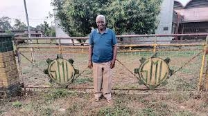 Stanley Fräser bStanley Fräser bij het terrein, waar ooit de Stichting Machinale Landbouw (SML), de belangrijkste werkgever, gevestigd was. Willy King Stanley Fräser bij het terrein, waar ooit de Stichting Machinale Landbouw (SML), de belangrijkste werkgever, gevestigd was. Willy King