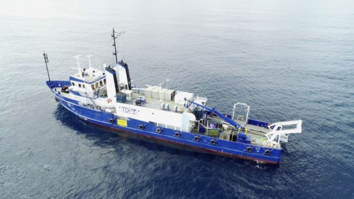 De RV Gyre is uitgerust met een uitgebreide set voor het zoeken naar sijpelwater, met onder andere een nieuw geïnstalleerd Kongsberg EM-304 rompgemonteerd multibeam-systeem en een Edgetech HM3300 chirp sub-bottom profiler. (Afbeelding met dank aan: TDI-Brooks) De RV Gyre is uitgerust met een uitgebreide set voor het zoeken naar sijpelwater, met onder andere een nieuw geïnstalleerd Kongsberg EM-304 rompgemonteerd multibeam-systeem en een Edgetech HM3300 chirp sub-bottom profiler. (Afbeelding met dank aan: TDI-Brooks)