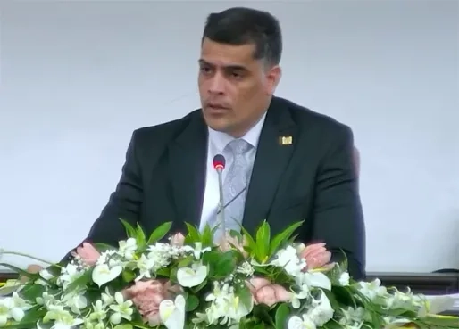 Adhin bij rouwzitting Santokhi: Politiek moet buigen voor het mens-zijn