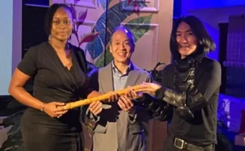 Japan viert 50 jaar diplomatie met Suriname met traditioneel fluitconcert