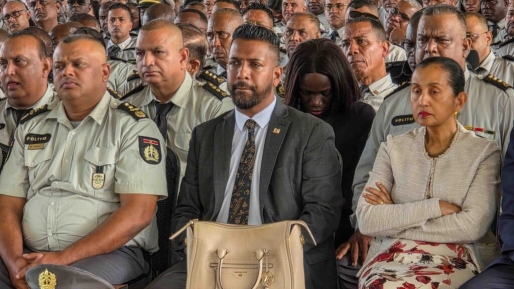 Minister Monorath bevordert meer dan 500 politiefunctionarissen naar een hogere rang