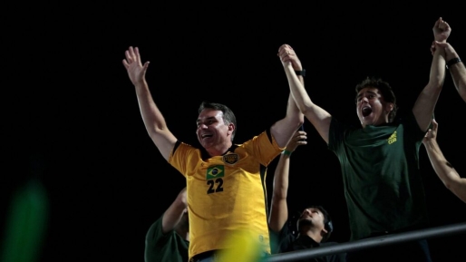 Zoon Bolsonaro ruikt overwinning in Brazilië en wil veroordeelde vader vrij krijgen