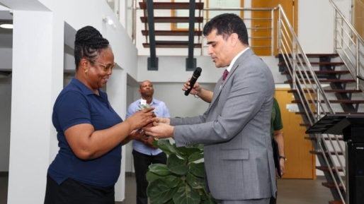 Parlementsvoorzitter Adhin benadrukt groeiende rol van vrouwen in politiek