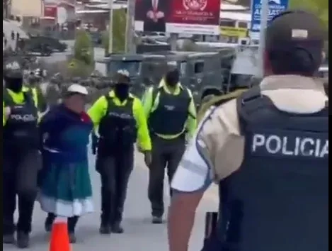 President Ecuador ontsnapt ongedeerd aan aanval op zijn wagen