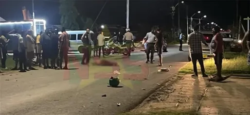 Bromfietser overlijdt na aanrijding met politieagent in Nickerie