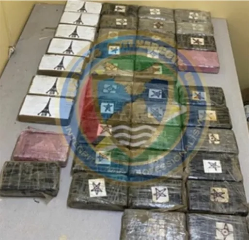 Surinamer en Guyanees opgepakt met ruim 45 kilo cocaïne en vuurwapen