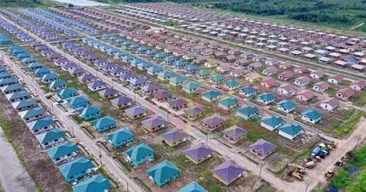 Wie is die ‘gek’ die huizen van USD 35.000 voor USD 1650 voor Bouterse c.s. ging bouwen, waar zit de tjoetja?