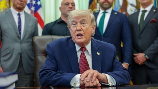 Trump verlengt staakt-het-vuren met Iran; Straat van Hormuz blijft gesloten