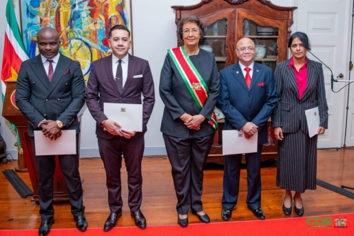 Simons beëdigt vier nieuwe ambassadeurs: Meye, Kanhai, Van Lierop en Noordzee